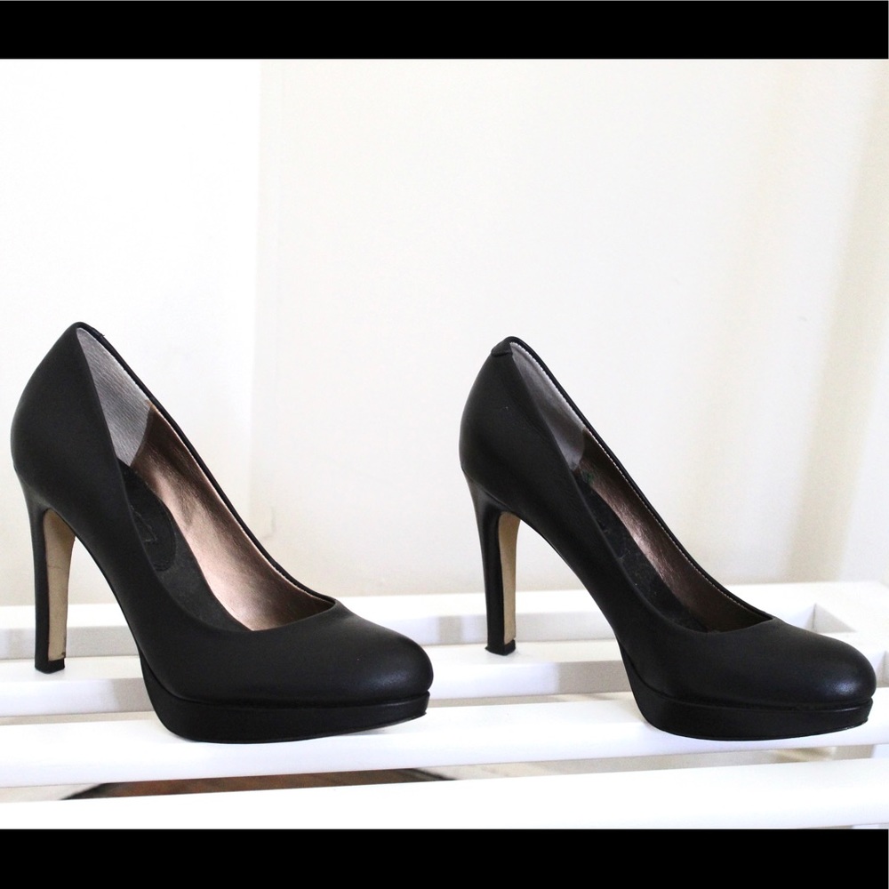Banana Republic Black Platform Pumps